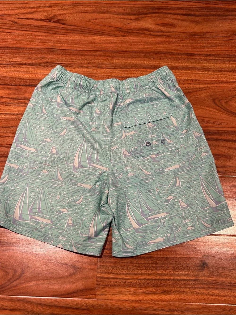 Vineyard vines teal sailboat swim trunks boys size 12 14